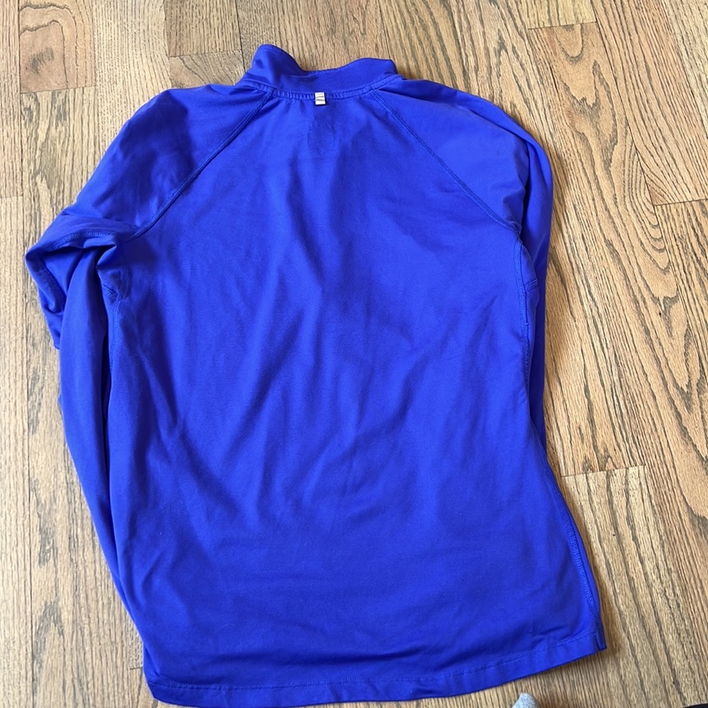 Nike dri-fit top - Picture 3 of 3